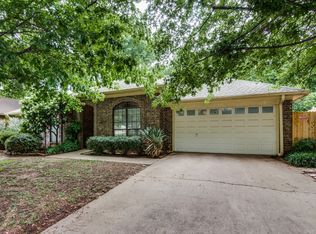 1207 Oak Timber Dr, Euless, TX 76039