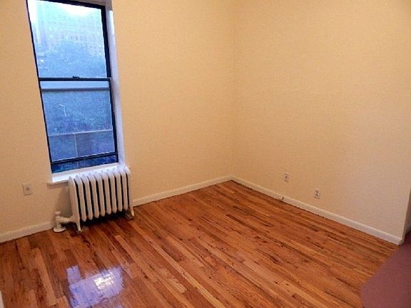 3rd image of 172 W 77th St APT 4C