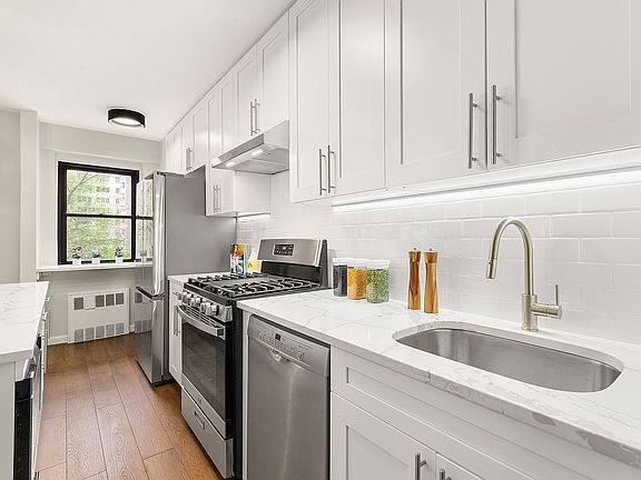 4th image of 176 E 77th St APT 3K