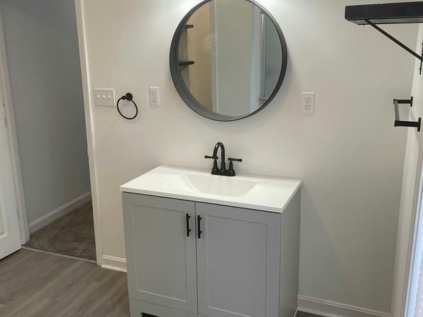 222 S 6th St, Jeannette, PA 15644