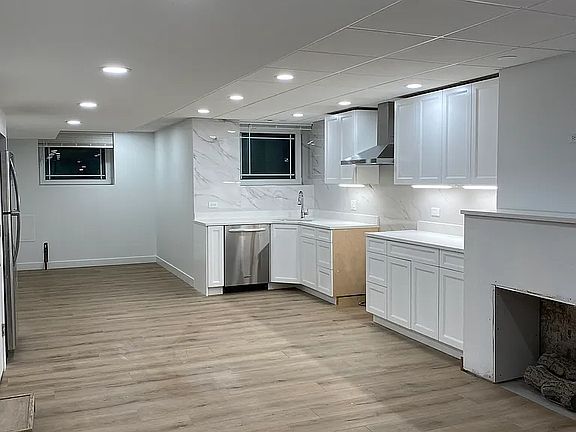 3rd image of 1431 W Granville Ave #G