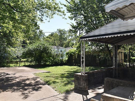 2nd image of 1118 Congress Ave