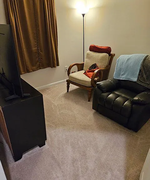 Flex room or additional bedroom