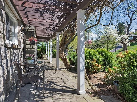 3rd image of 51 Castle Heights Ave