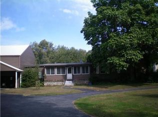 1 Milton Ln, Mechanic Falls, ME 04256