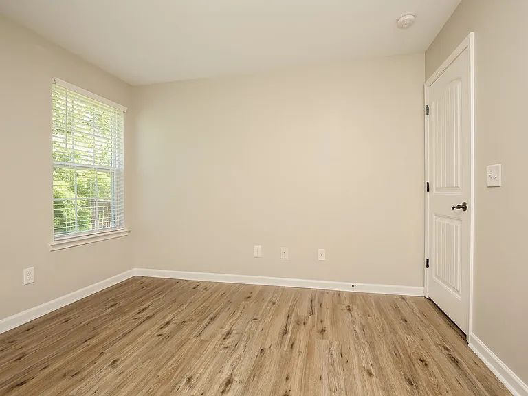183 Lyndhurst Dr — Photo 14