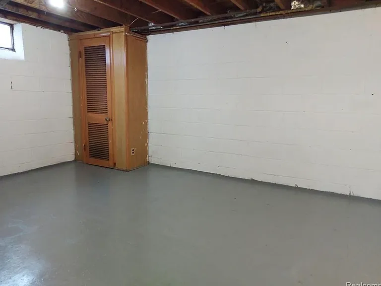 26370 Oakland St — Photo 4