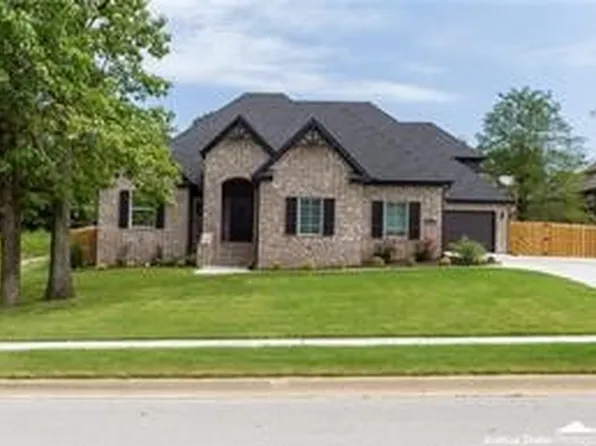 3110 E Pebblestone Dr, Fayetteville, AR 72701