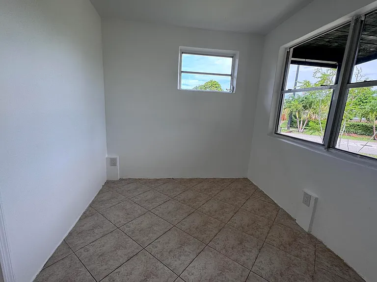 4310 NE 13th Ave — Photo 11