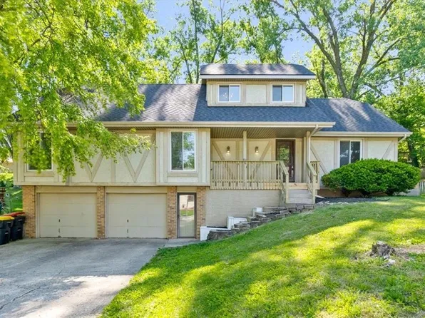 5605 NW Verlin Dr, Parkville, MO 64152