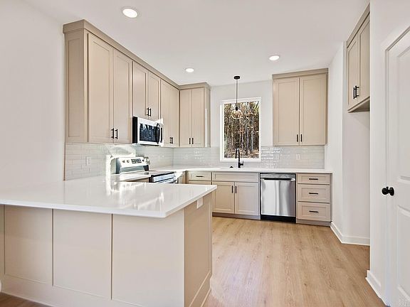 2nd image of 2100 Junior Deputy Rd