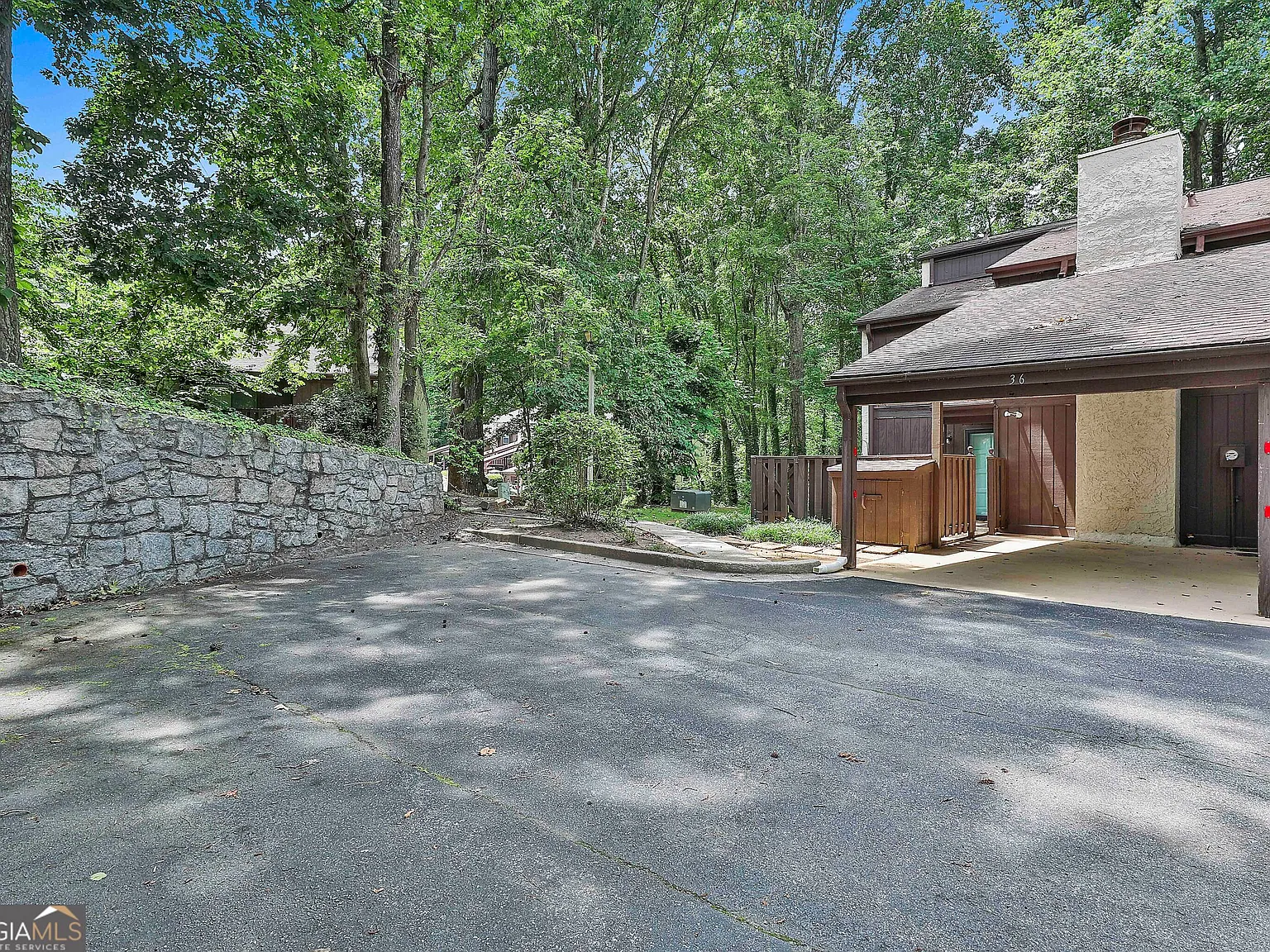 3 bed, 2.5 bath, 1774 sqft, $2,100 — Photo 2