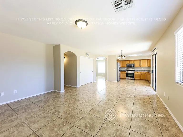 12937 W Holly St — Photo 6
