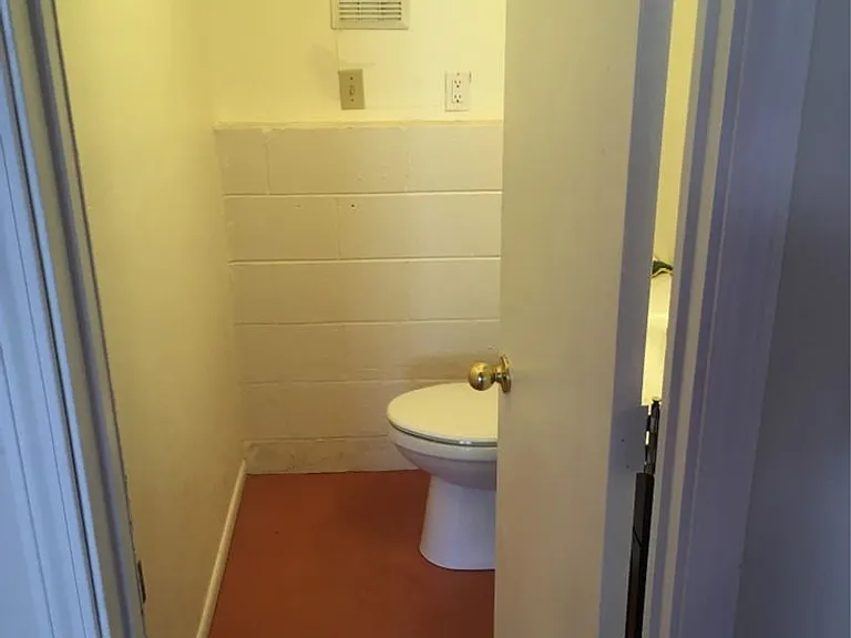 9247 Fairway Dr — Photo 15