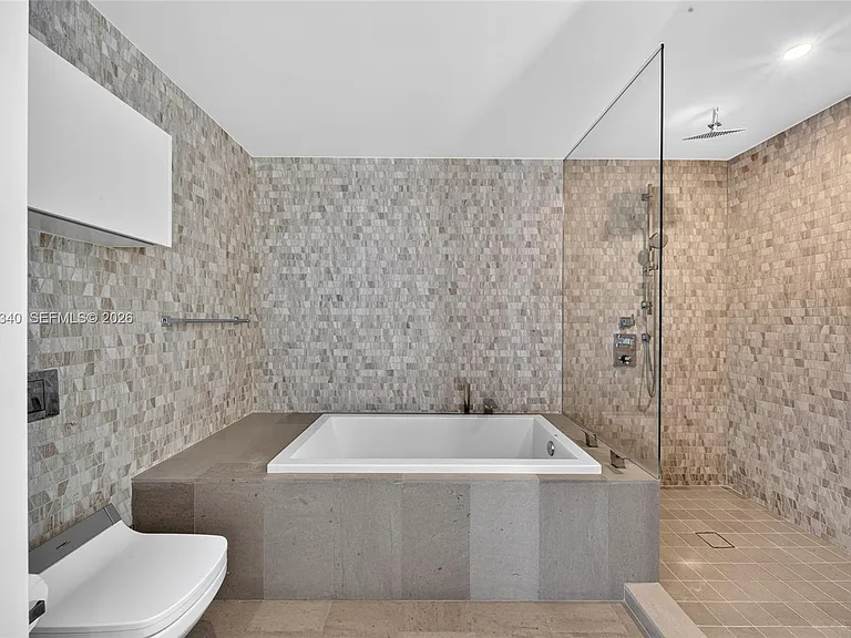 68 SE 6th St #3311 — Photo 11