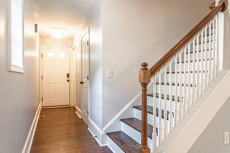 3 bed, 2.5 bath, 1753 sqft, $2,400 — Photo 4