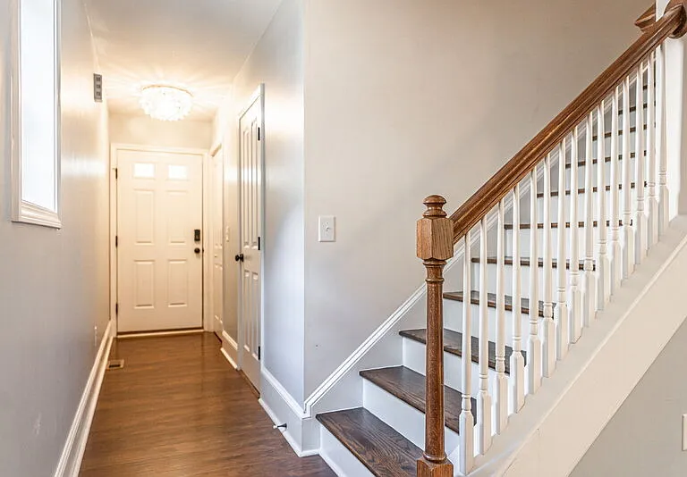 555 N Saylor St — Photo 4