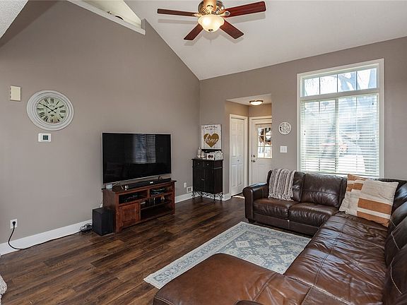 2nd image of 6855 Woodland Ave Unit 1001