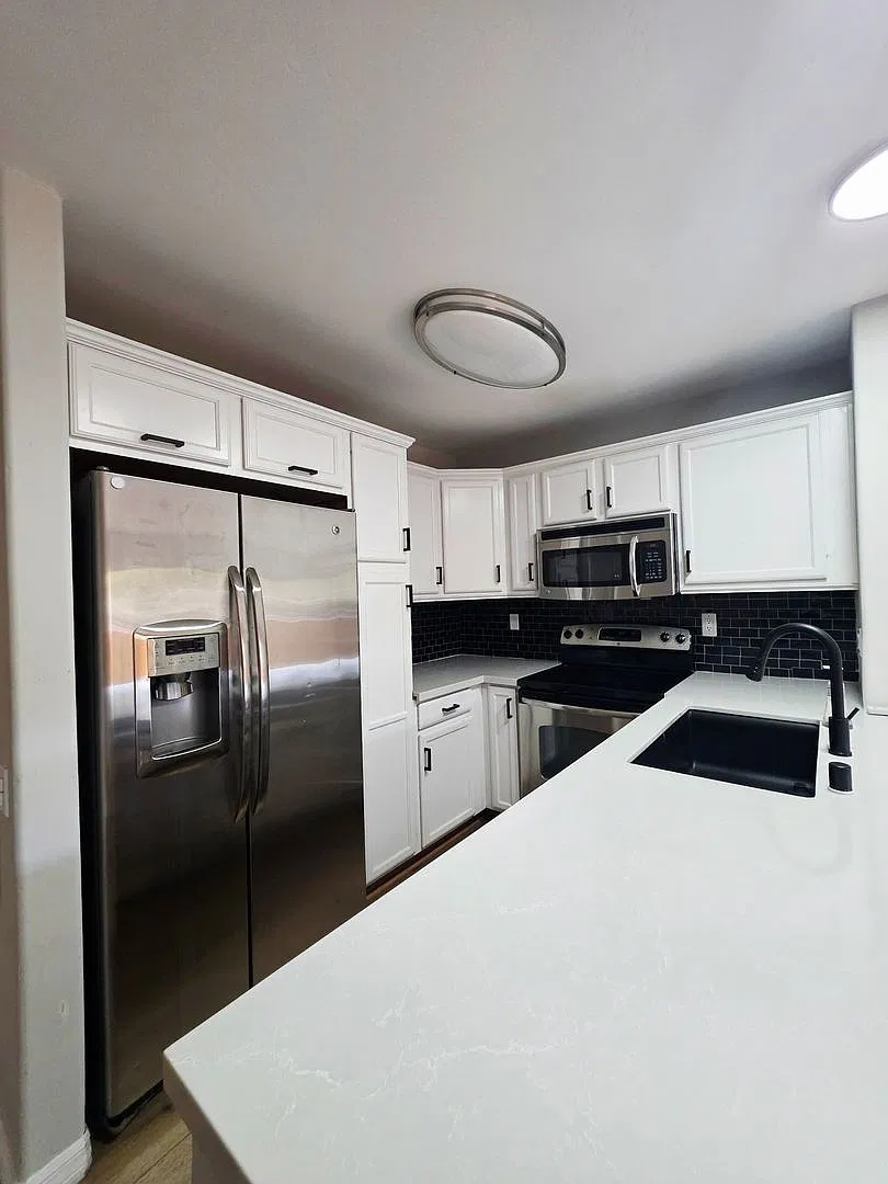Bright Top-Floor Balboa Ridge Condo | Pool, Gym & Gated Parking — Photo 2