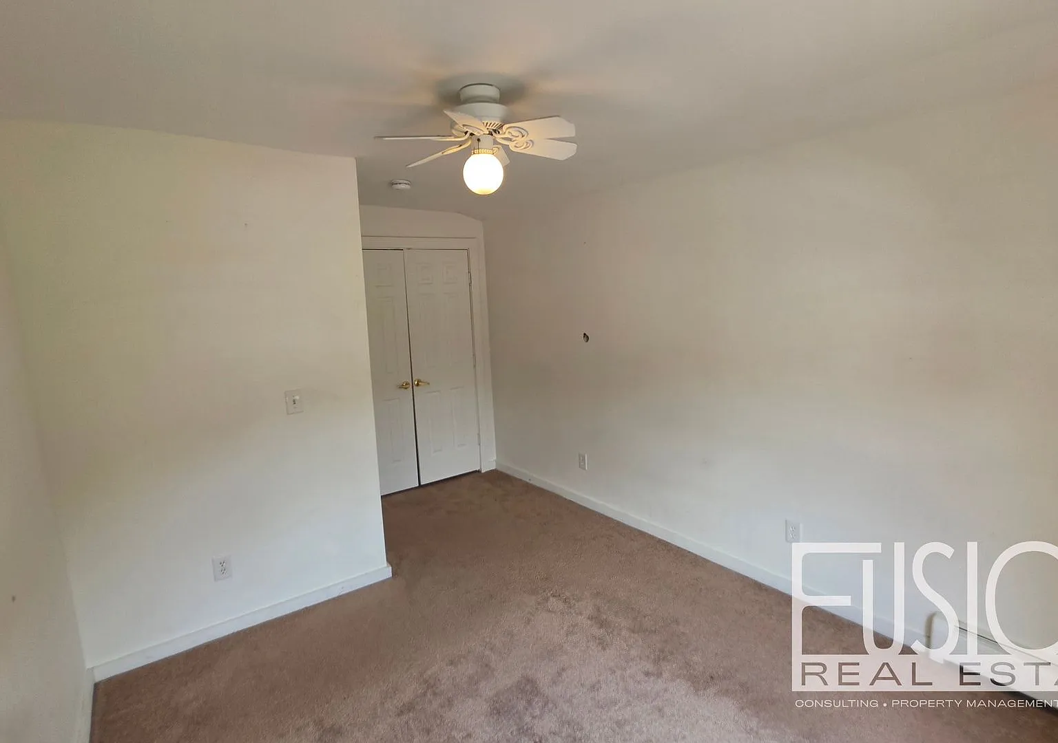 Rare 5-Bedroom Home in a Prime Burlington Location — Photo 4