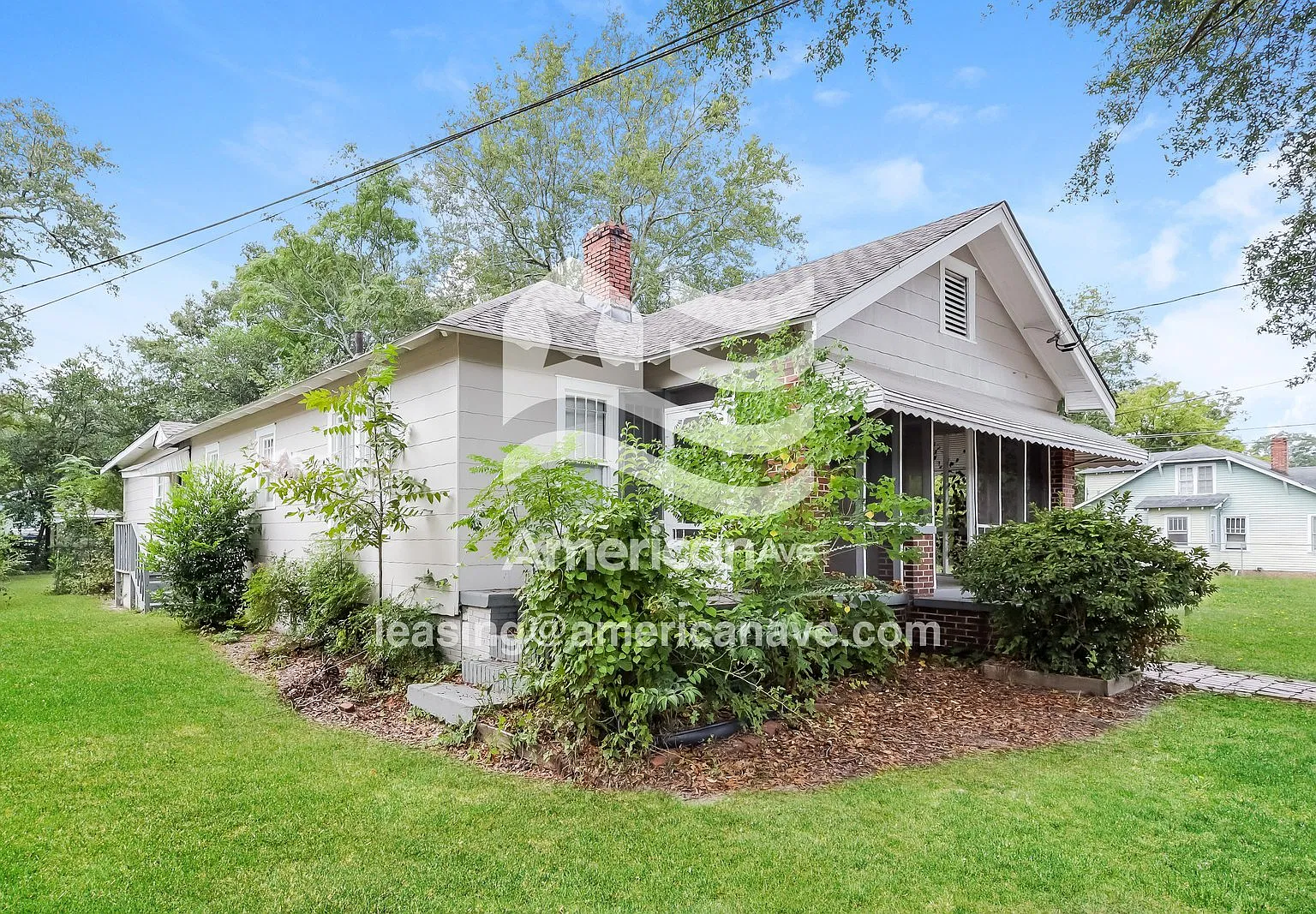 3 bed, 2.0 bath, 1557 sqft, $1,297 — Photo 2