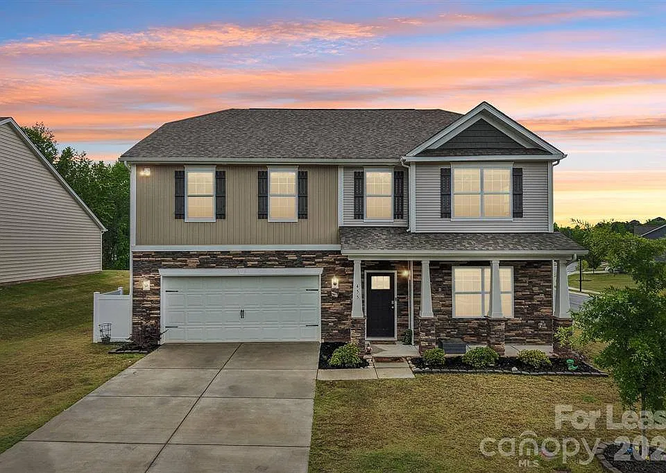 455 Saddlebred Ln