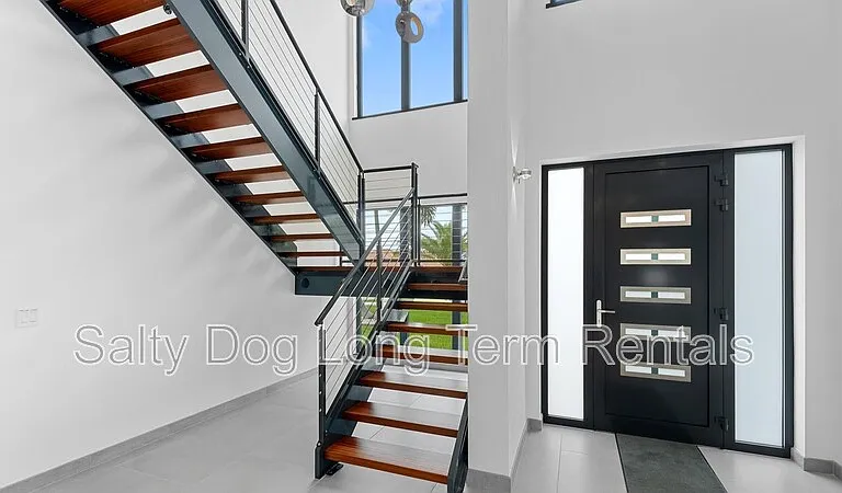 3001 John Anderson Dr — Photo 3