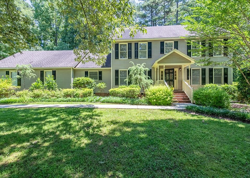 1st image of 828 Forest Hill Dr