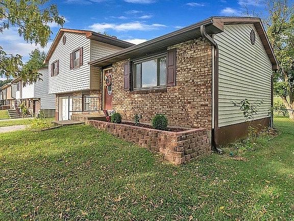 2nd image of 421 Broadridge Dr