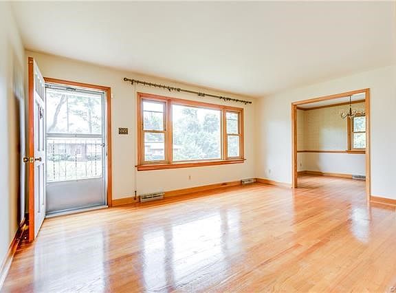 2nd image of 7611 Noble Ave