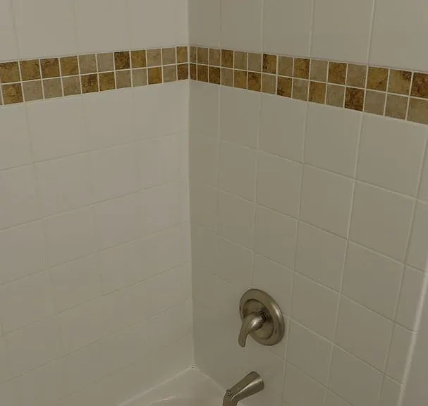 Lamon Courts Apartments — Photo 13