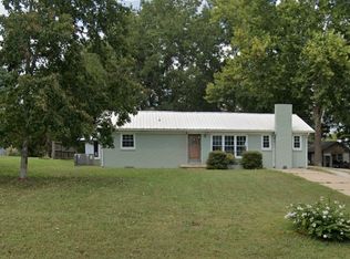 307 W Point Rd, Lawrenceburg, TN 38464