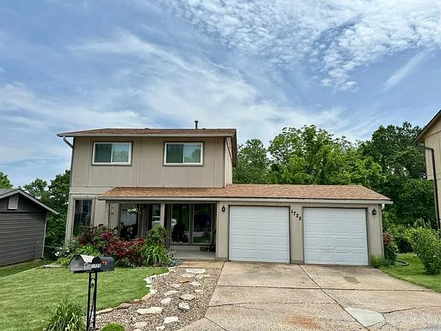 1725 Dandridge Ln — Photo 1