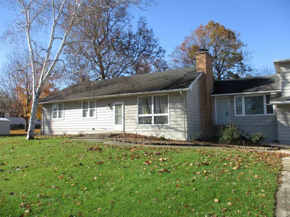 110 E Woodlane Dr, Freeport, IL 61032