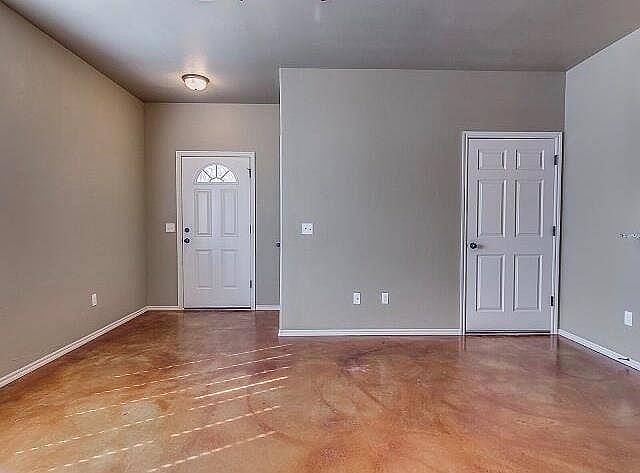 2nd image of 615 S Jackson Ave