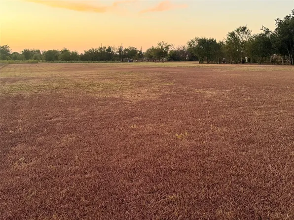 2206 Sandra Ln, Webberville, TX 78653