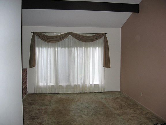 4th image of 9 Cortland Blvd