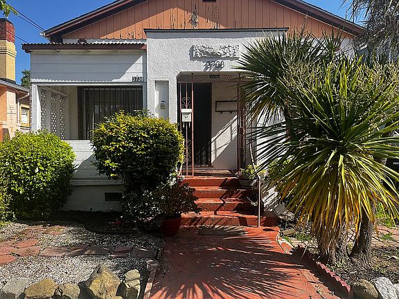 3rd image of 3738 Midvale Ave