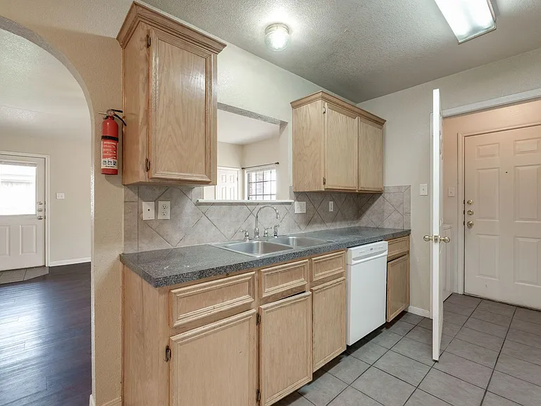 3606 Dustin Ct — Photo 6