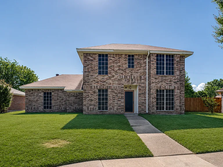 2700 Cornell Dr — Photo 1