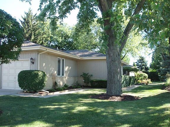 2nd image of 1401 Shady Ln