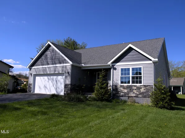 23 Michaels Dr, Hollidaysburg, PA 16648