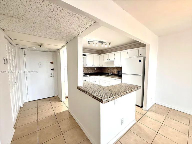 2771 Taft St #411 — Photo 7