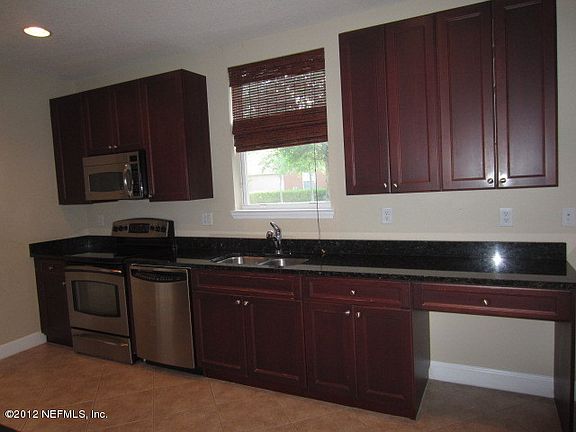 4th image of 142 Hidden Palms Ln