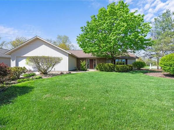 8855 Gatewood Dr, North Ridgeville, OH 44039