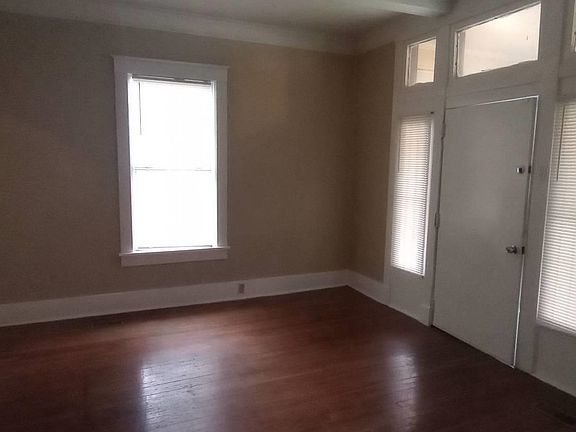 3rd image of 1042 Greenlaw Ave