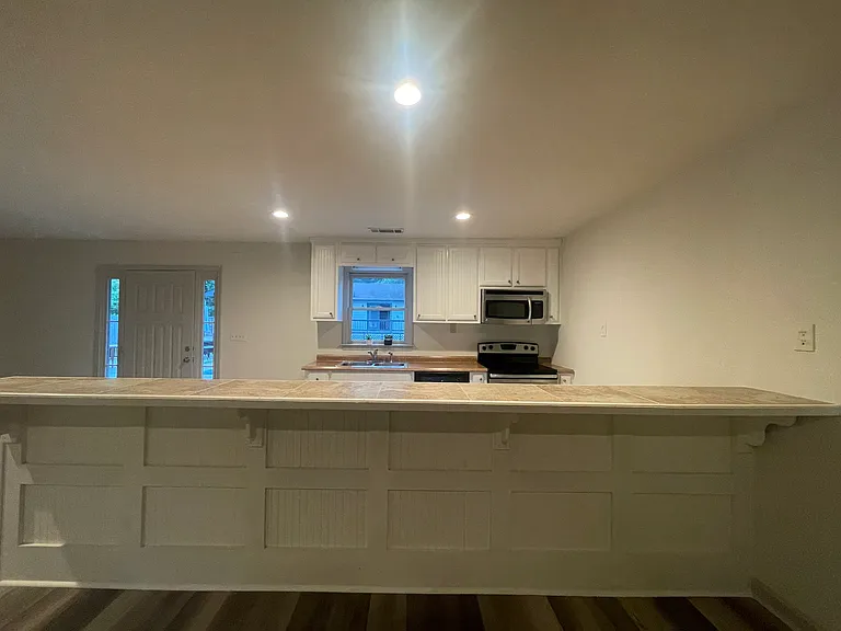 218 Colonial Hills Rd #B — Photo 6