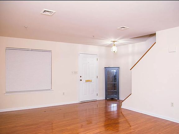 3rd image of 415 Maclay St