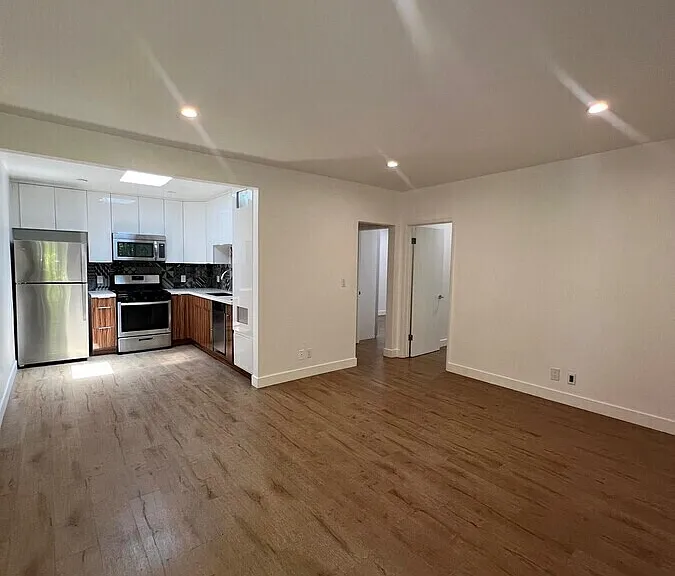 634 Westminster Ave #2 — Photo 6