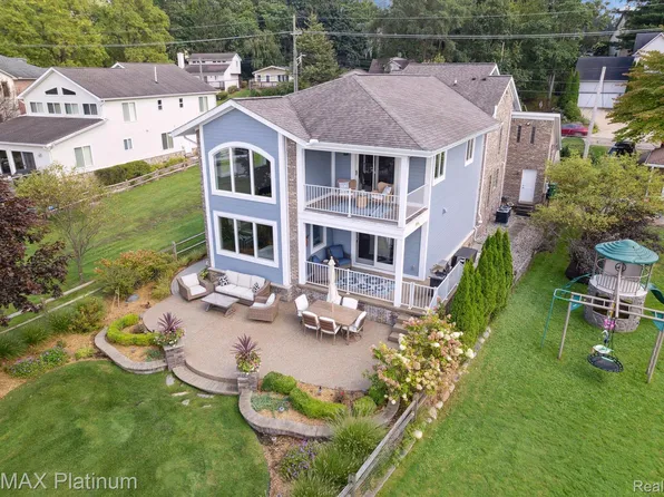 1400 Brighton Lake Rd, Brighton, MI 48116